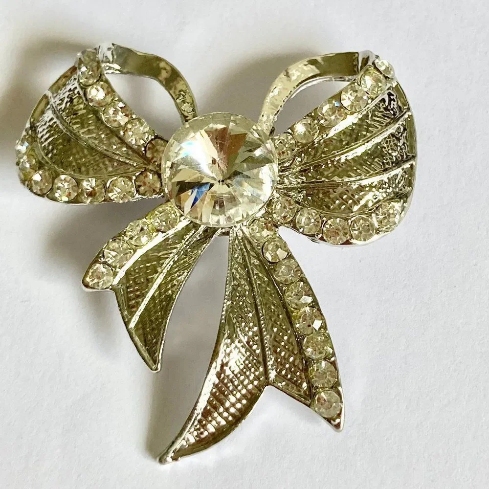 Vintage BIG Christmas Bow Brooch Pin Textured Finish Silver Tone Crystal X-Mas